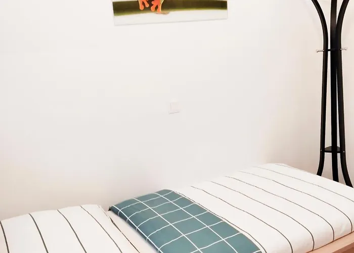 Favorit-Rooms , Metro Connection To Centralstation-Airport And City-Center Hostel Wiedeń