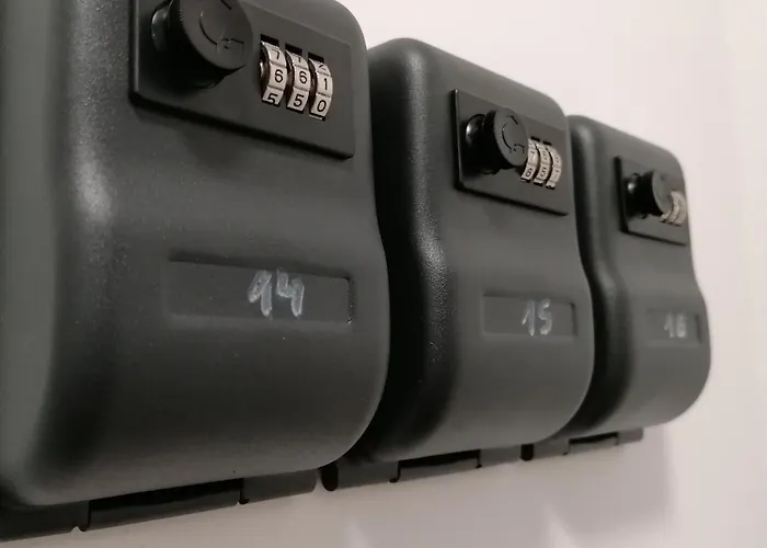 Favorit-rooms , Direkt Metro Connection U1 To Centralstation-airport And City-center Хостел Відень