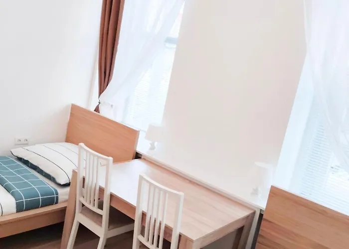 Favorit-Rooms , Metro Connection To Centralstation-Airport And City-Center *