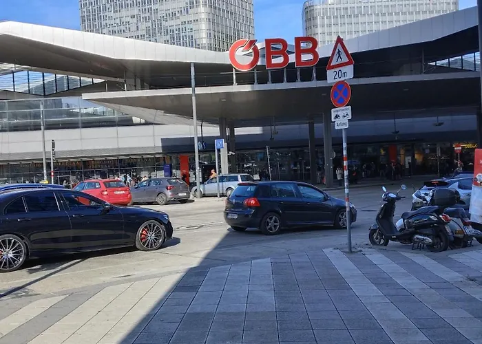 Favorit-Rooms , Metro Connection To Centralstation-Airport And City-Center Hostel *