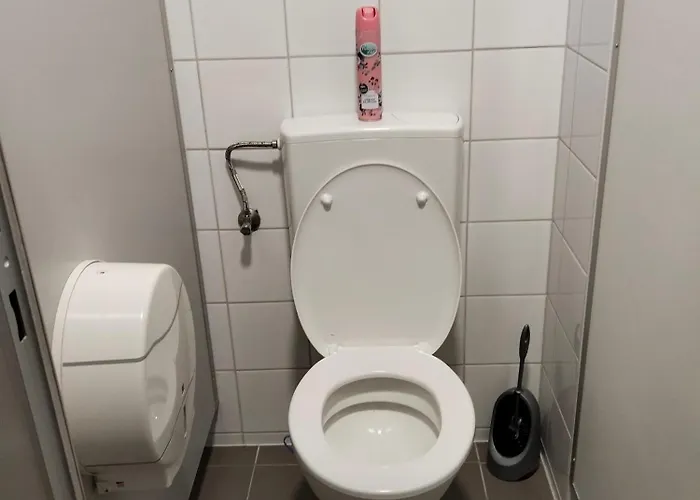 Favorit-rooms , Direkt Metro Connection U1 To Centralstation-airport And City-center *