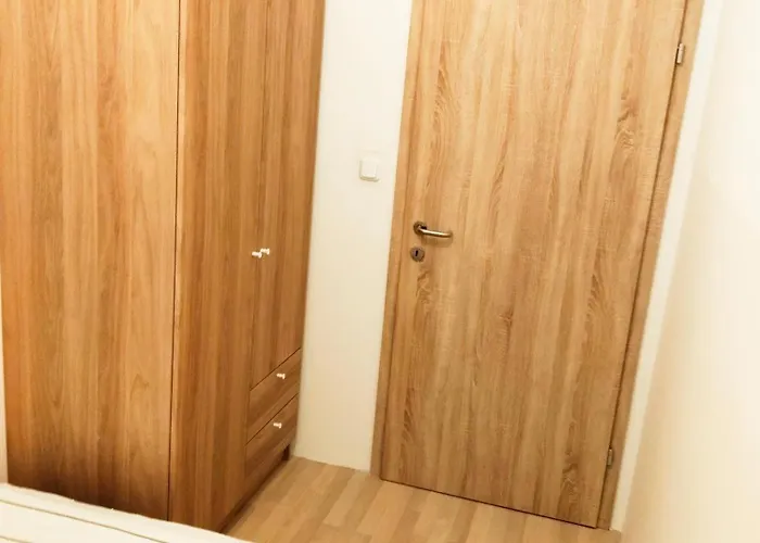 Favorit-rooms , Direkt Metro Connection U1 To Centralstation-airport And City-center Хостел Відень