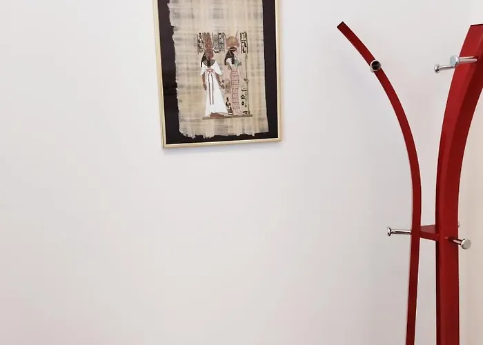 Favorit-rooms , Direkt Metro Connection U1 To Centralstation-airport And City-center Хостел *