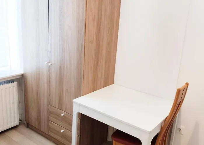 Hostel Favorit-Rooms , Metro Connection To Centralstation-Airport And City-Center