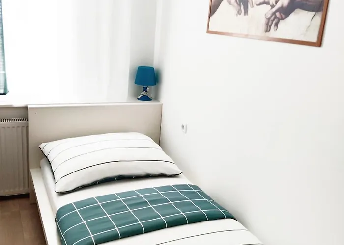 Hostel Favorit-Rooms , Metro Connection To Centralstation-Airport And City-Center *
