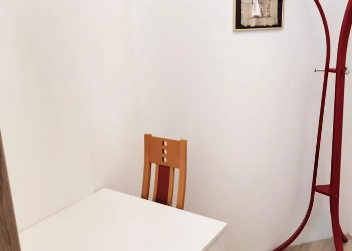 Хостел Favorit-rooms , Direkt Metro Connection U1 To Centralstation-airport And City-center Відень