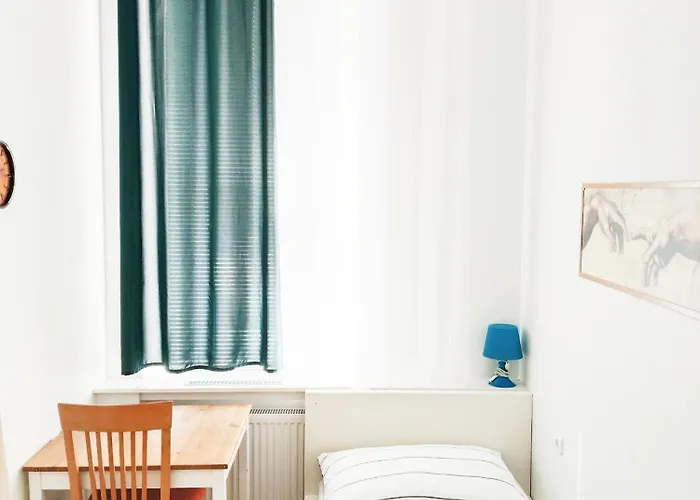 Favorit-rooms , Direkt Metro Connection U1 To Centralstation-airport And City-center *