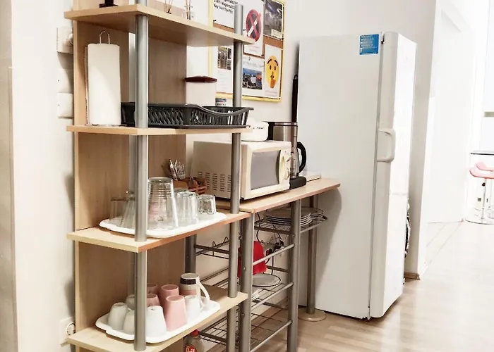 Hostel Favorit-Rooms , Metro Connection To Centralstation-Airport And City-Center Wiedeń
