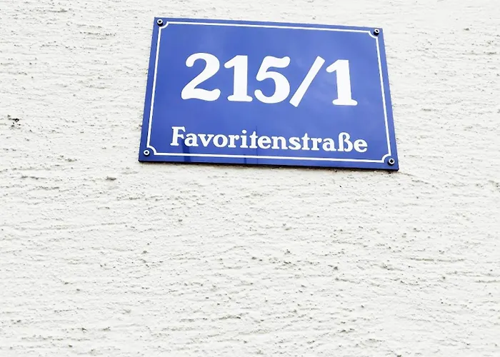 Favorit-rooms , Direkt Metro Connection U1 To Centralstation-airport And City-center Відень