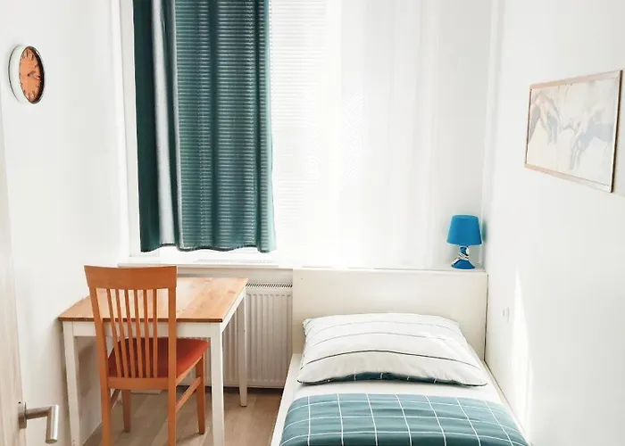 Hostel Favorit-Rooms , Metro Connection To Centralstation-Airport And City-Center *