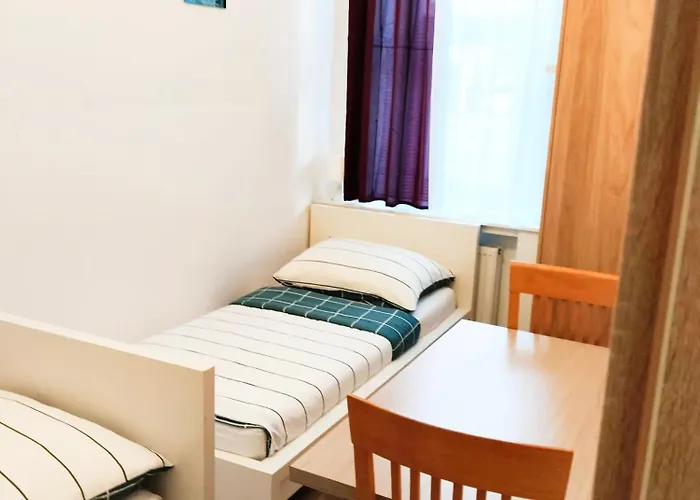 Favorit-rooms , Direkt Metro Connection U1 To Centralstation-airport And City-center Хостел Відень