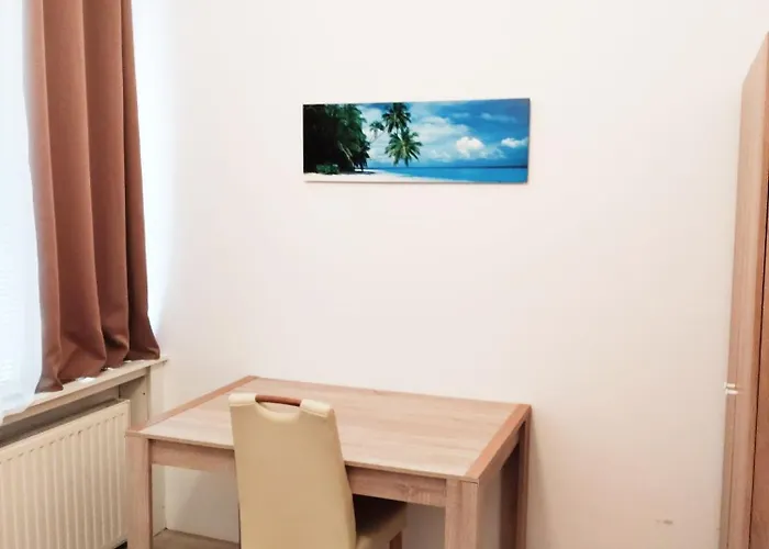 Favorit-Rooms , Metro Connection To Centralstation-Airport And City-Center Hostel