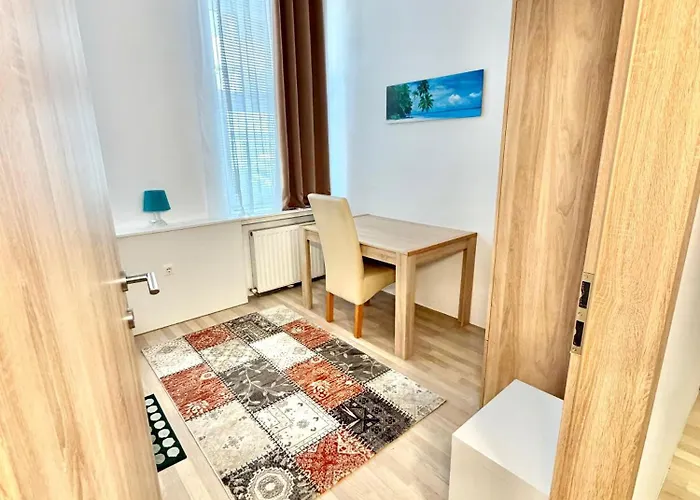 Favorit-Rooms , Metro Connection To Centralstation-Airport And City-Center Hostel Wiedeń