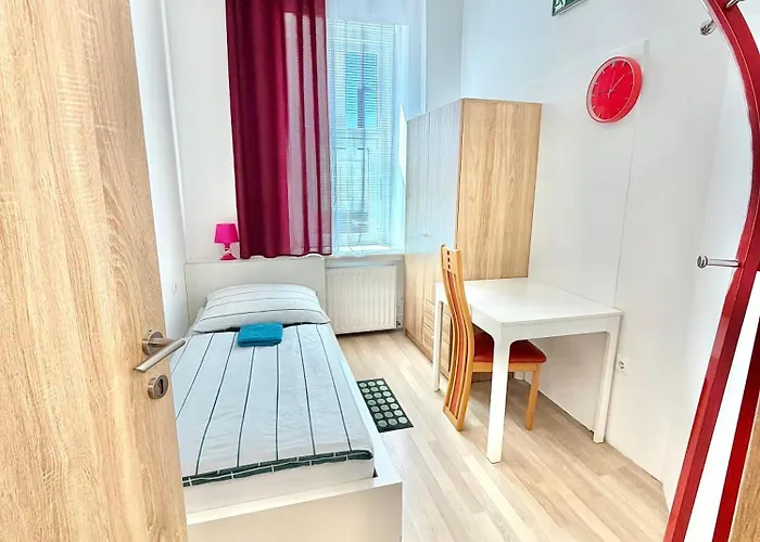Favorit-rooms , Direkt Metro Connection U1 To Centralstation-airport And City-center Хостел Відень