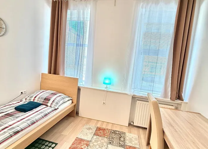Favorit-rooms , Direkt Metro Connection U1 To Centralstation-airport And City-center