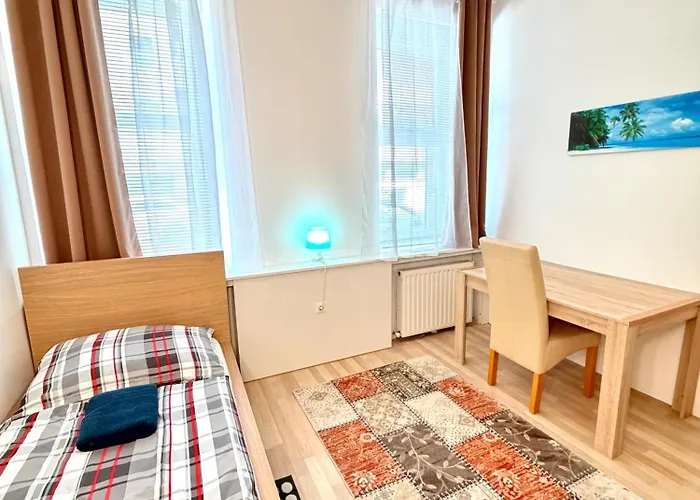 Хостел Favorit-rooms , Direkt Metro Connection U1 To Centralstation-airport And City-center Відень