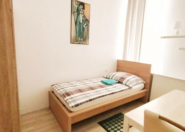 Favorit-rooms , Direkt Metro Connection U1 To Centralstation-airport And City-center Хостел Відень