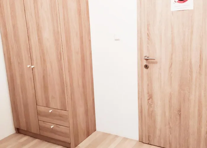 Favorit-rooms , Direkt Metro Connection U1 To Centralstation-airport And City-center Відень